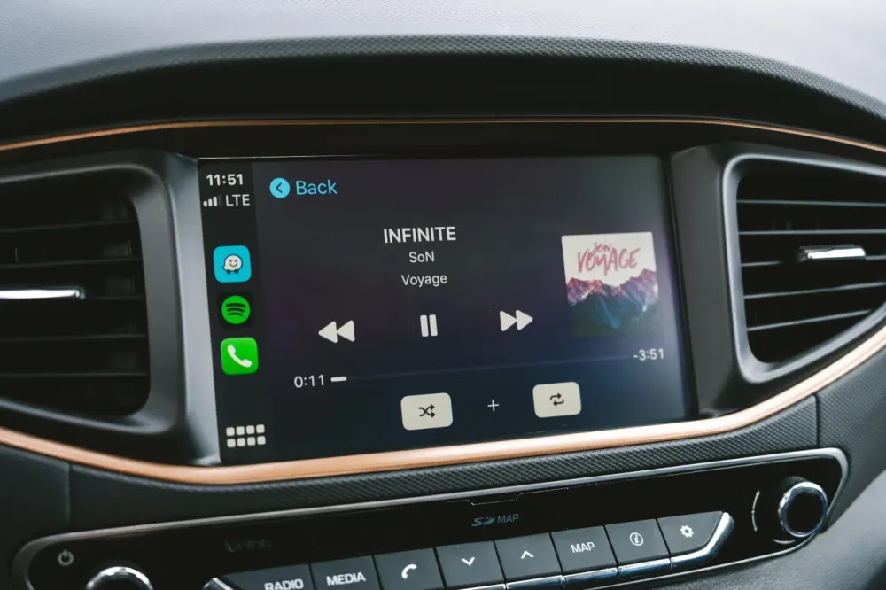 Interface multimédia voiture à Vénissieux